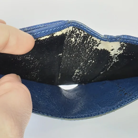 Louis Vuitton Epi Kisslock Wallet - Picture 8 of 9